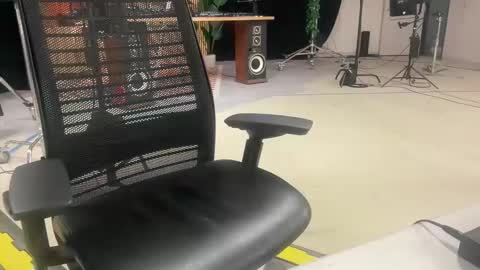 Snapshot of bigwhitecockcolorado chatting on June 8, 10:32 pm Big White Cock Worship online show from June 8, 10:32 pm