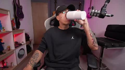 bigxboy96 online show from June 3, 2:03 am