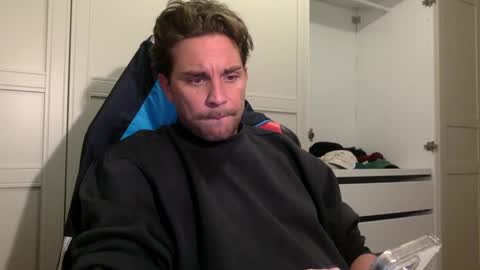 bikdig1 online show from December 12, 3:59 pm