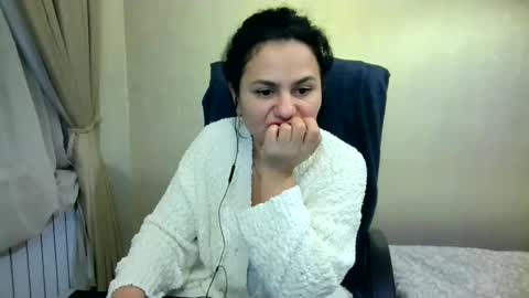 Snapshot of bililay chatting on December 6, 10:52 pm DOM NIKA online show from December 6, 10:52 pm
