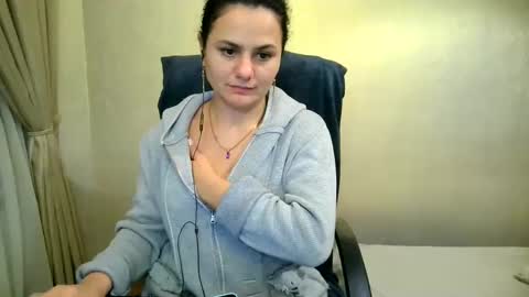 Snapshot of bililay chatting on December 7, 11:12 pm DOM NIKA online show from December 7, 11:12 pm