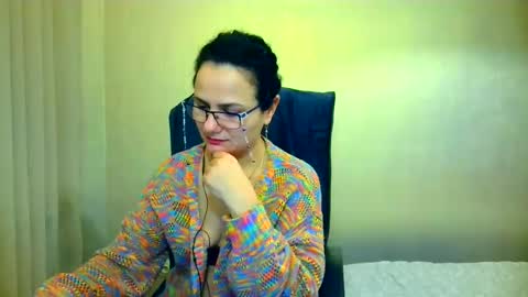 Snapshot of bililay chatting on January 16, 9:30 pm DOM NIKA online show from January 16, 9:30 pm