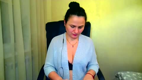 Snapshot of bililay chatting on February 16, 10:10 pm DOM NIKA online show from February 16, 10:10 pm