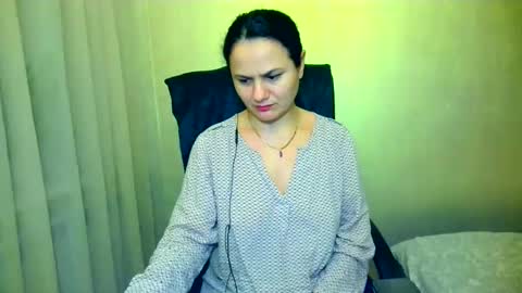 Snapshot of bililay chatting on February 19, 10:31 pm DOM NIKA online show from February 19, 10:31 pm
