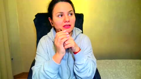 Snapshot of bililay chatting on February 24, 10:25 pm DOM NIKA online show from February 24, 10:25 pm