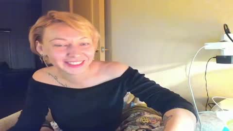 Snapshot of billie_sax chatting on September 24, 10:24 pm Billie Sax online show from September 24, 10:24 pm