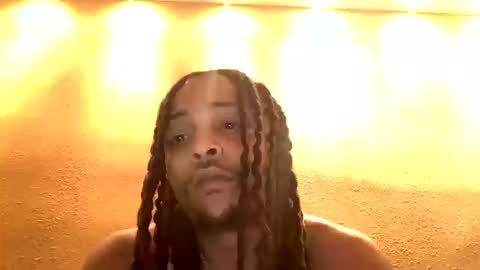 Snapshot of billx65 chatting on October 19, 12:11 am billx65 online show from October 19, 12:11 am