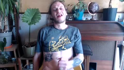Snapshot of billy_fingercut chatting on February 25, 7:42 am Billy FingerCut online show from February 25, 7:42 am
