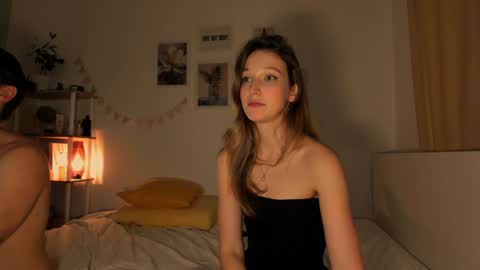 Snapshot of billy_full chatting on January 7, 11:03 pm Billy and Lisahelp us to reach 100 likes online show from January 7, 11:03 pm