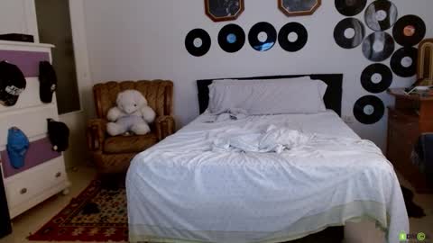 Snapshot of bilmapiedradura chatting on October 12, 10:25 am Bill online show from October 12, 10:25 am