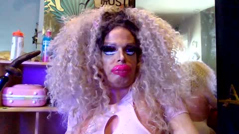 Snapshot of bimbogiga chatting on October 6, 9:29 am bimbogiga online show from October 6, 9:29 am