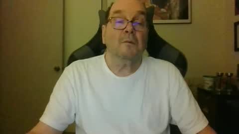 Snapshot of bink195234 chatting on February 1, 12:20 am Bink195234 online show from February 1, 12:20 am