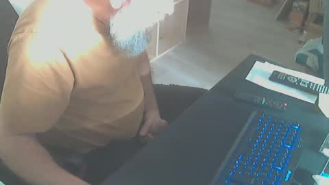 Snapshot of biparislove chatting on December 7, 9:17 am BigDick online show from December 7, 9:17 am
