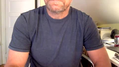 Snapshot of bisonbar chatting on October 2, 2:13 pm BisonBar online show from October 2, 2:13 pm