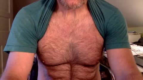 Snapshot of bisonbar chatting on October 21, 2:51 pm BisonBar online show from October 21, 2:51 pm