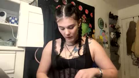 bitchesinthebasement online show from December 30, 10:55 pm