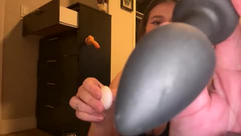 bitchesinthebasement online show from May 2, 3:22 am