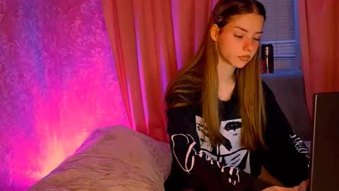 Snapshot of bitter__peach chatting on March 2, 6:26 pm Margo online show from March 2, 6:26 pm