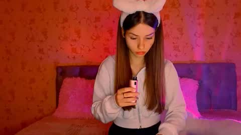 Snapshot of bitter__peach chatting on March 6, 9:28 am Margo online show from March 6, 9:28 am