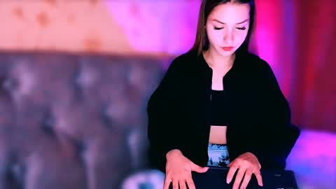 Snapshot of bitter__peach chatting on March 9, 5:17 pm Margo online show from March 9, 5:17 pm