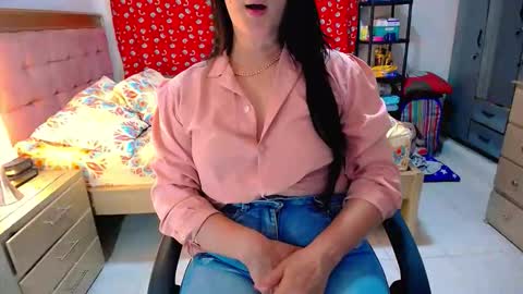 Snapshot of bittermomxxx chatting on April 11, 6:40 am bittermomxxx online show from April 11, 6:40 am