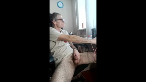 Snapshot of biytwert chatting on February 10, 4:49 am biytwert online show from February 10, 4:49 am