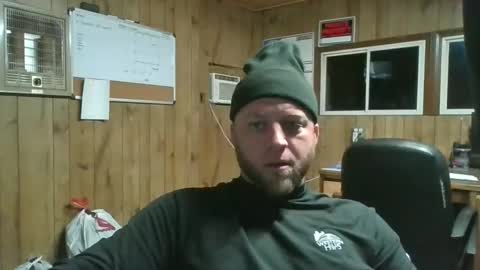 bjhancock_28 online show from December 3, 9:13 pm