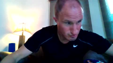Snapshot of bjking712 chatting on June 24, 10:09 pm bjking712 online show from June 24, 10:09 pm