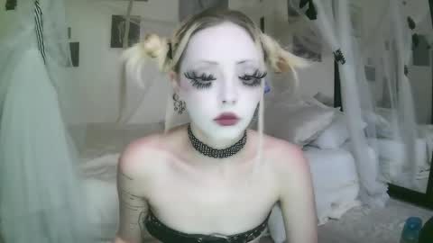 vampire fang  online show from May 8, 5:40 pm