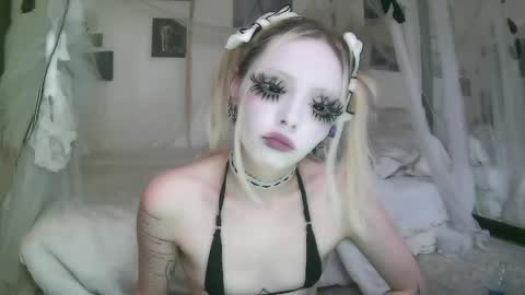 vampire fang  online show from May 14, 6:58 pm