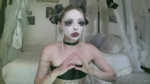 vampire fang  online show from May 15, 7:54 pm