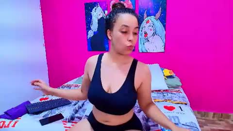 black and white online show from July 8, 6:56 pm
