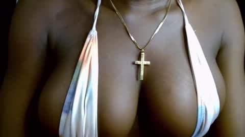 Snapshot of black_ebonyqueen chatting on September 17, 8:27 am Esthy online show from September 17, 8:27 am