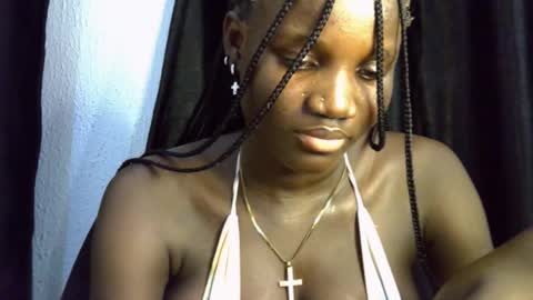 Snapshot of black_ebonyqueen chatting on September 17, 8:32 pm Esthy online show from September 17, 8:32 pm