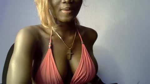 Snapshot of black_ebonyqueen chatting on October 8, 8:28 pm Esthy online show from October 8, 8:28 pm
