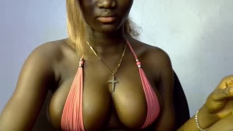 Snapshot of black_ebonyqueen chatting on October 15, 8:14 am Esthy online show from October 15, 8:14 am