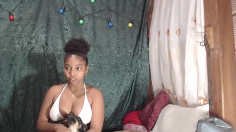 Snapshot of black_hot2024 chatting on March 9, 2:39 am MORENITA ISA online show from March 9, 2:39 am