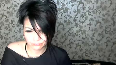 black_hot_01 online show from October 21, 10:10 pm