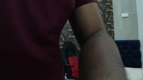 black_king_241 online show from November 12, 3:18 am