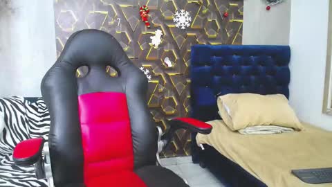 black_king_241 online show from December 4, 2:54 am