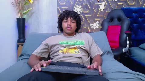 Snapshot of black_king_241 chatting on January 7, 3:31 am black_king_241 online show from January 7, 3:31 am