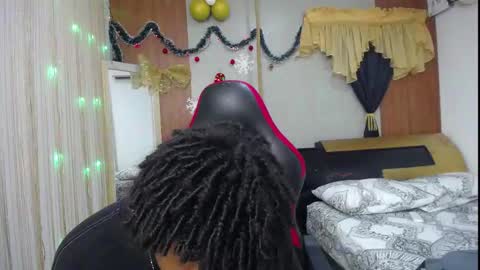 Snapshot of black_king_241 chatting on January 18, 5:22 am black_king_241 online show from January 18, 5:22 am