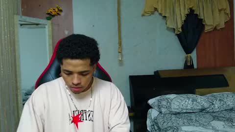black_king_241 online show from April 27, 2:42 am