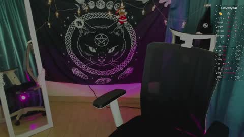  Black Kittie    Wednesday - 1300 - 1900 GMT help me get 100 thumbs up online show from January 2, 1:30 pm