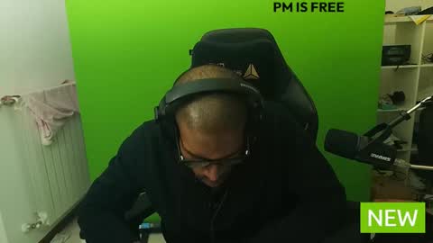 Snapshot of black_lollipop chatting on December 6, 2:02 am Master online show from December 6, 2:02 am