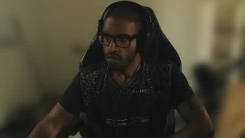 Snapshot of black_lollipop chatting on September 24, 9:01 am Master online show from September 24, 9:01 am