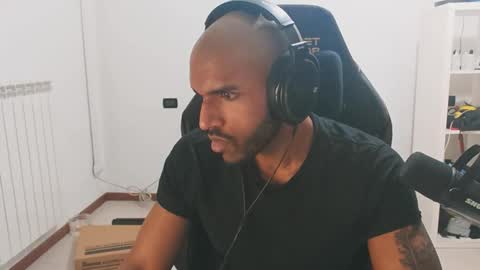 Snapshot of black_lollipop chatting on March 7, 12:02 pm Master online show from March 7, 12:02 pm