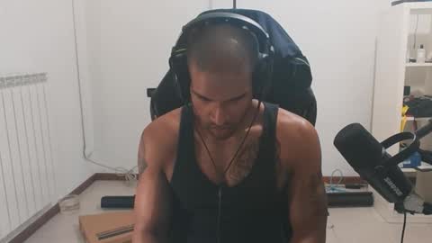 Snapshot of black_lollipop chatting on March 14, 11:26 am Master online show from March 14, 11:26 am