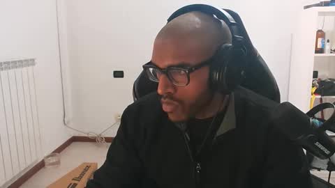 Snapshot of black_lollipop chatting on March 23, 9:24 am Master online show from March 23, 9:24 am