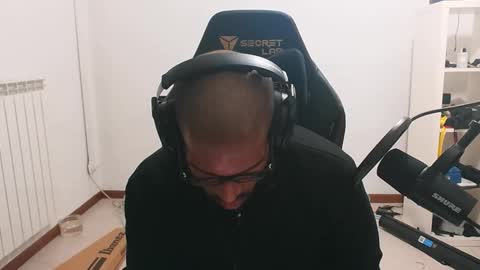 Snapshot of black_lollipop chatting on March 26, 3:39 pm Master online show from March 26, 3:39 pm